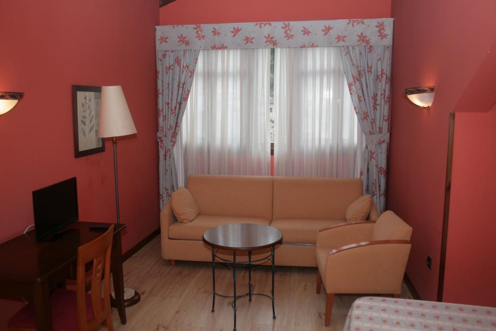 Hotel Torrepalacio Proaza Luaran gambar